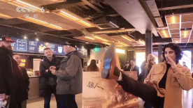 二次元美女脱露出自己爽